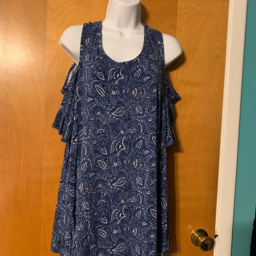 Pretty Cold Shoulder Top - Picture 4 of 5